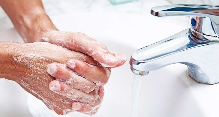 Πλύσιμο των χεριών για την πρόληψη μόλυνσης από υποδόρια παράσιτα